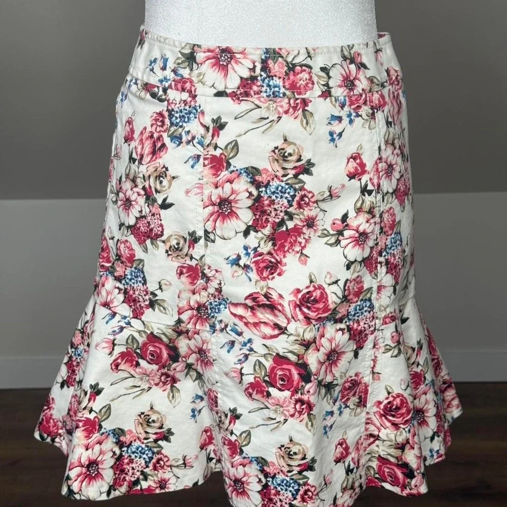 White‎ House Black Market Floral Cottagecore Skirt | Romantic Lined Stretchy Fit